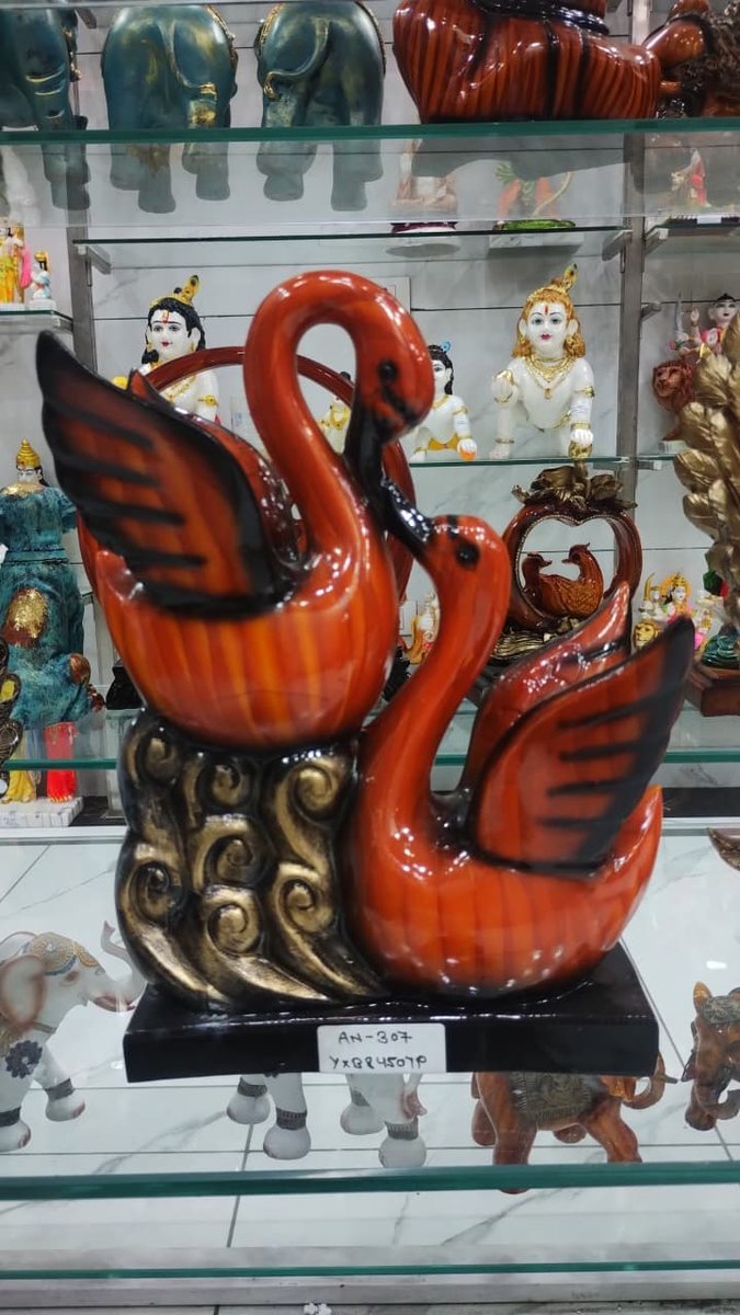 Royal Swan Family Showpiece--16 inch 