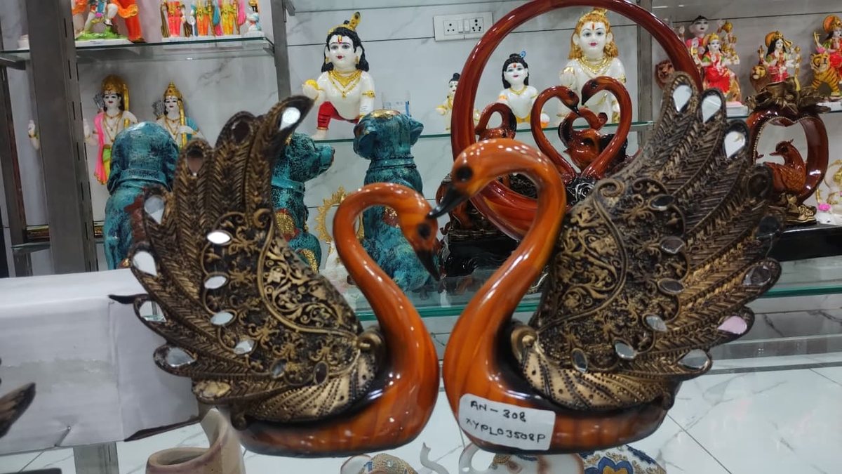 Royal Swan Couple Showpiece--8 inch 